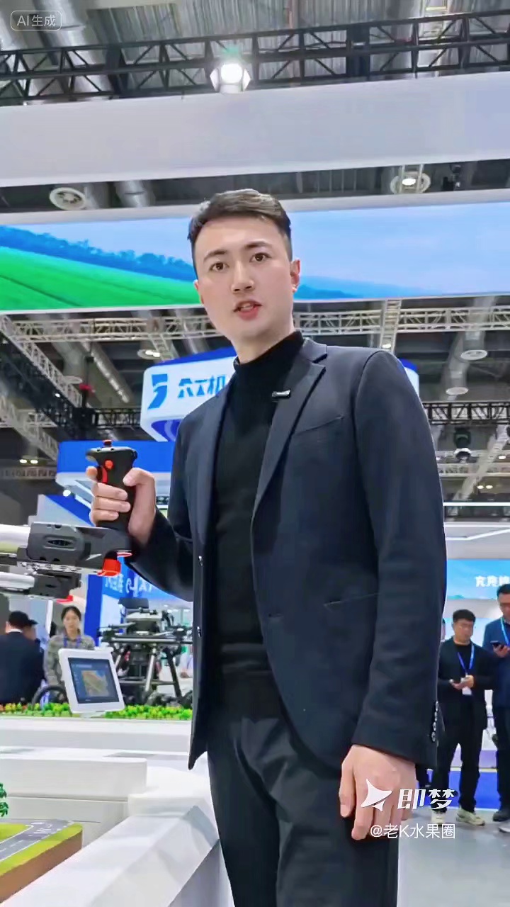 无人机植保，果园好帮手，未来可期！
#水果名片 #无人机植保 #水果科技展 #植