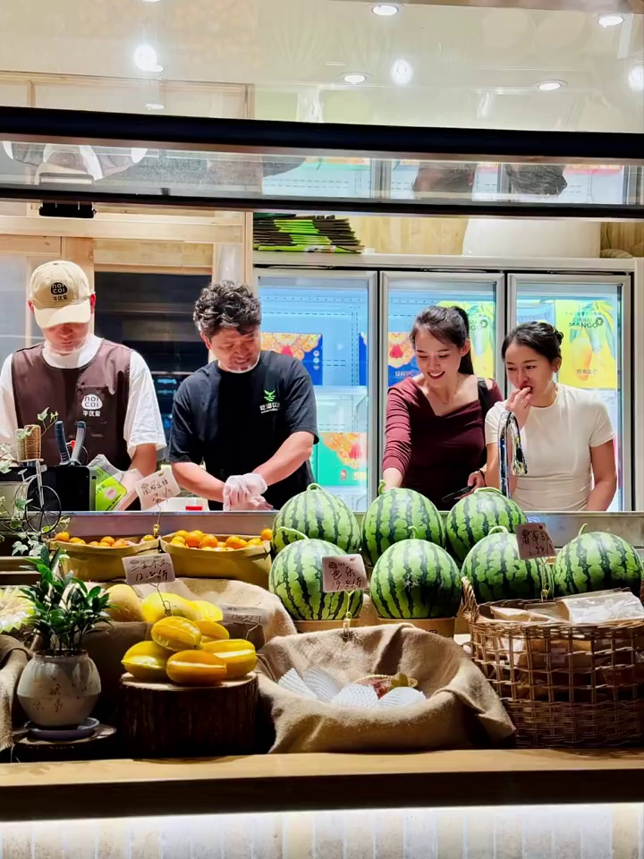 开一家有温度的水果店
分享甜蜜分享快乐

#牛优果x吃海芒芒