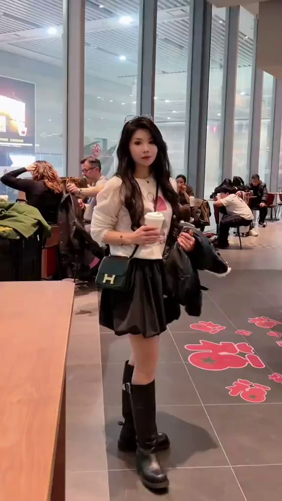 是最近，也不全是#杨小果#水果 #女性 #创业 #穿搭#自律