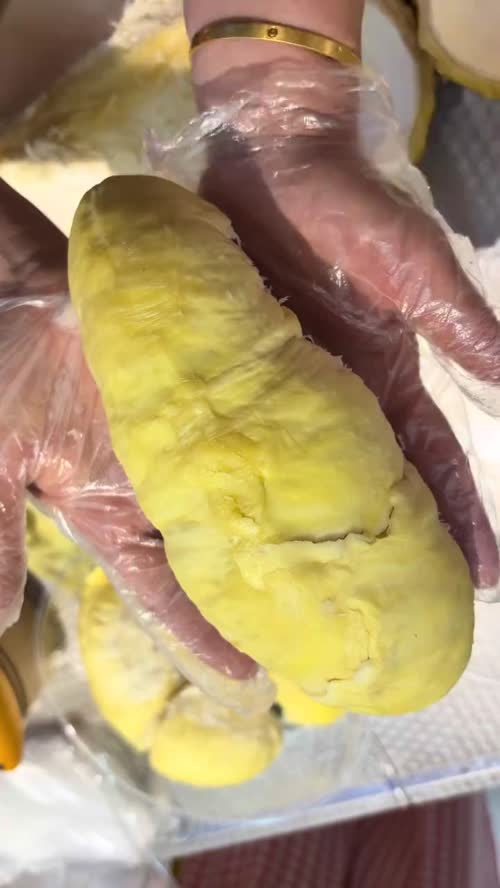 顾客用豆包挑的榴莲，你觉得怎么样？ #嗨果儿#团购优惠 #豆包 #高科技 #榴莲