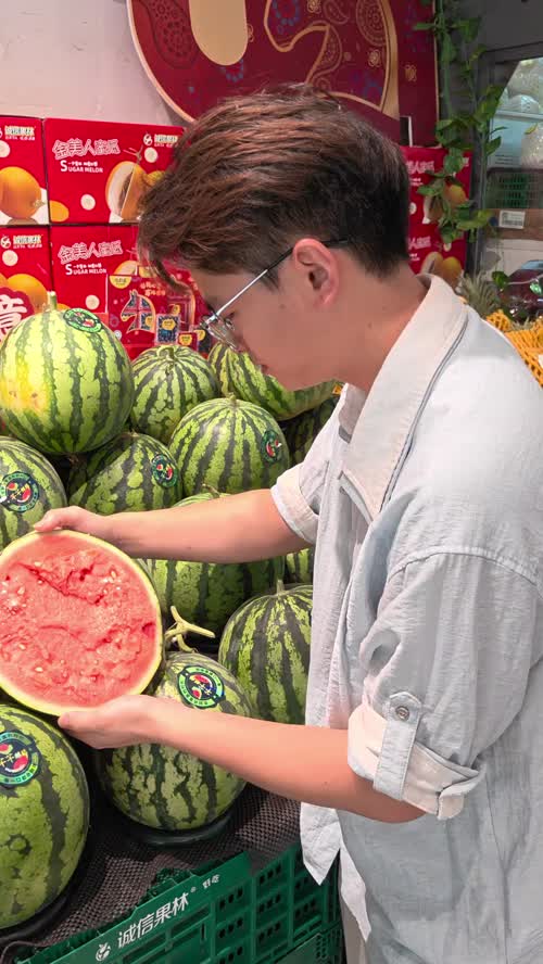 麒麟西瓜也太好吃了吧 #麒麟瓜#西瓜#诚信果林#水果#吃瓜