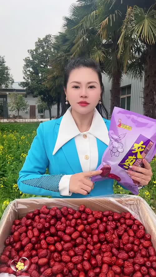 喜欢灰枣就吃产地若羌的，新疆灰枣就选本土品牌北漠果业，自然吊干，肉厚核小，纯甜无