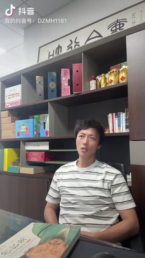 《当下人生》
平淡安然乃本真，知足欢悦即鸿福。舍得放下无忧愁，道义仁德润心湖。