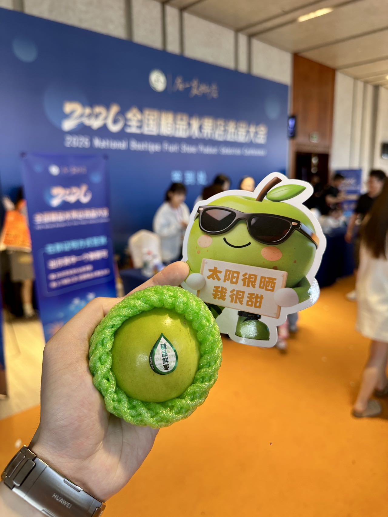 以前是“来，尝尝我家果子”，今天是“这果子不错，哪家的？”
农友会·有一家水果店