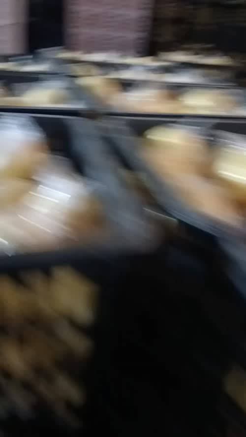 黄金贡柚，产地直销，普通包装80果以上2块每斤，70-75果1.8，只挑烂的，没