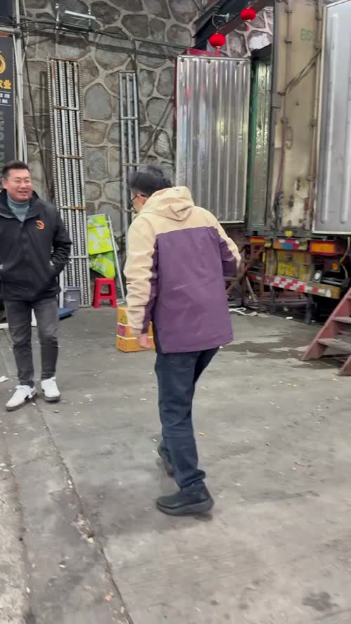 曾经的贵族水果榴莲零售价重回50元/一斤，到底是东山再起还是昙花一现呢#水果 #