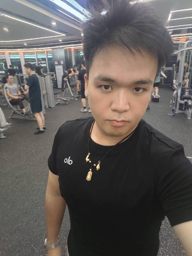 大家好，我是爱吃爱运动爱回收-赵云，来自海南省三亚市天涯区，
我来水果名片了，期