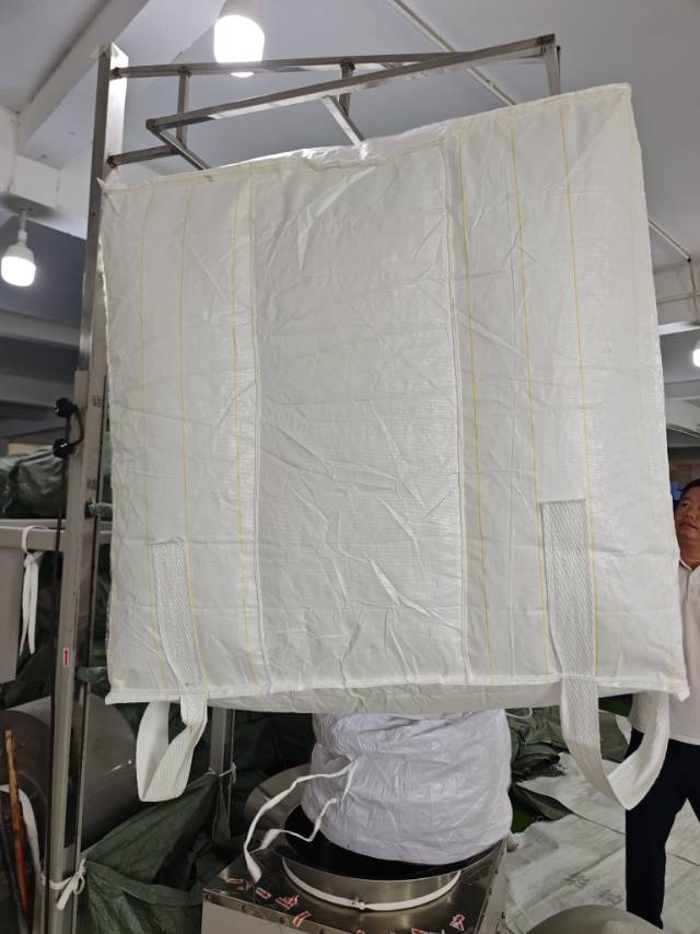 大家好，我是陆东龙，来自广西壮族自治区南宁市武鸣区，
我来水果名片了，期待认识更