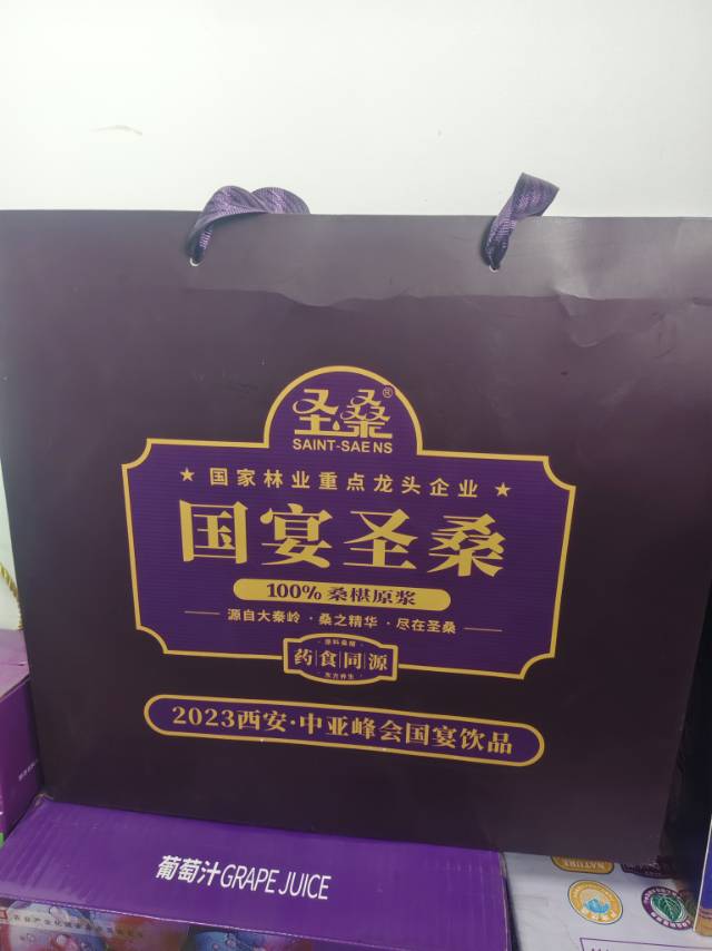 大家好，我是陈文静，来自陕西省西安市莲湖区，
我来水果名片了，期待认识更多水果行