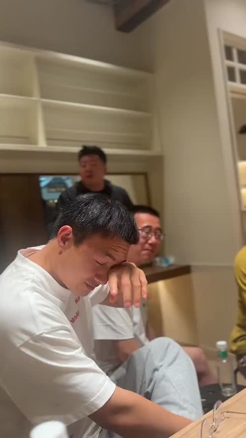 辛苦大家 连夜彩排